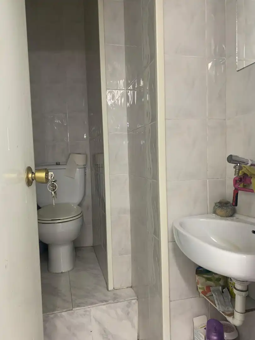 Badezimmer von Geschaftsraum zum Verkauf in Madrid mit Klimaanlage, Heizung und Möbliert