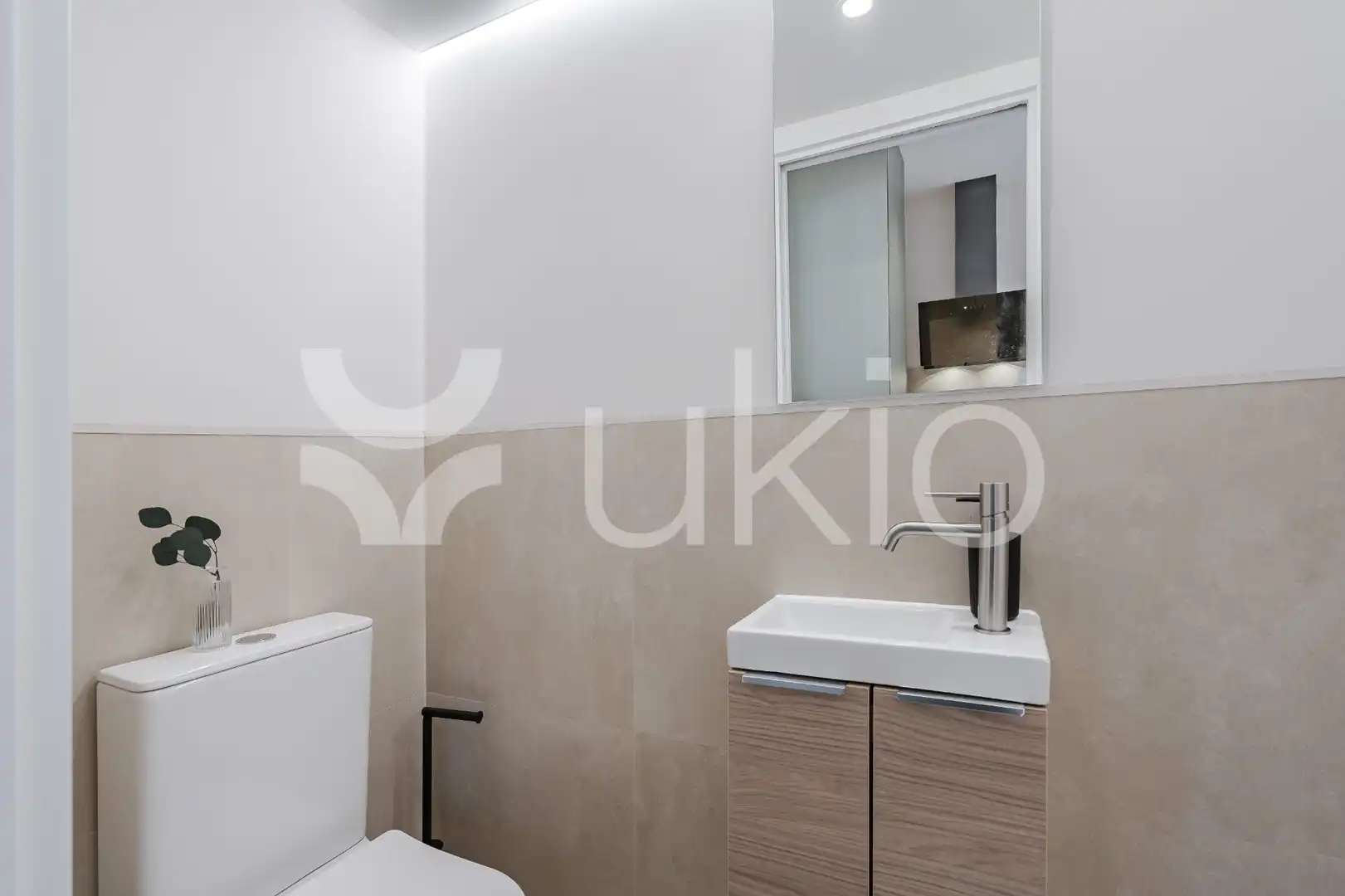 Bany de Apartament de lloguer en Madrid amb Aire condicionat, Calefacció i Moblat