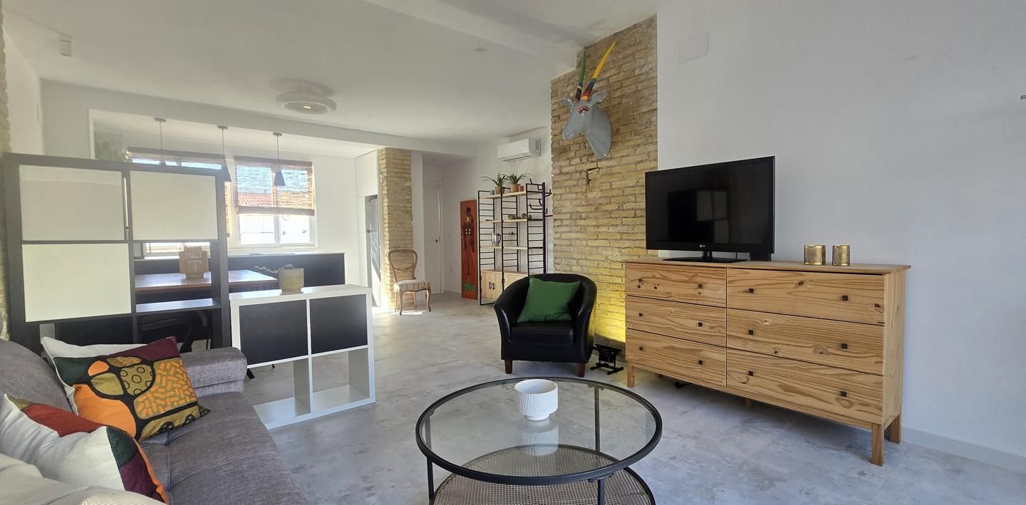Living room of Study to rent in  Valencia Capital  with Air Conditioner, Terrace and Furnished