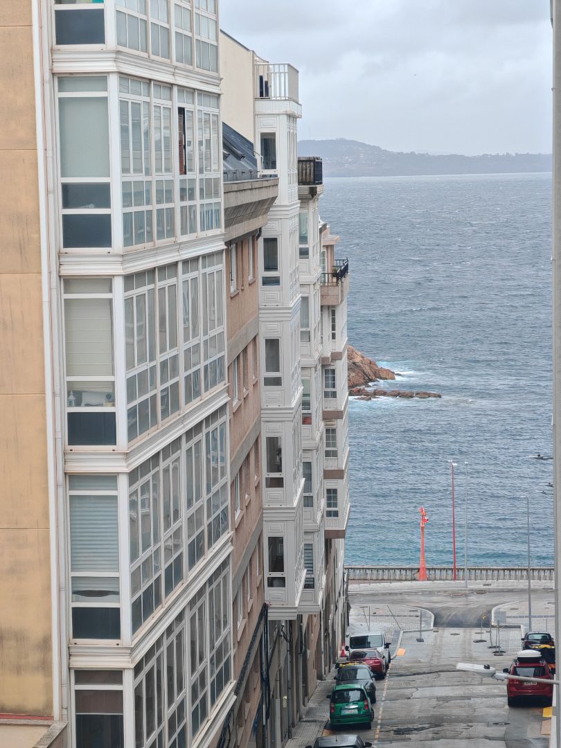 Vista exterior de Pis de lloguer en A Coruña Capital  amb Es permeten mascotes