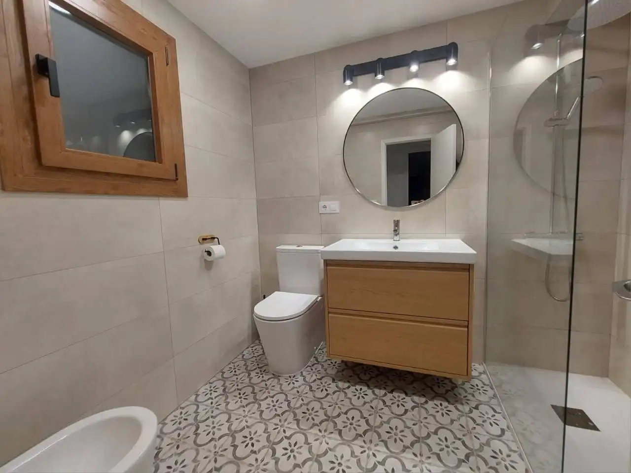 Baño de Piso de alquiler en Sueca con Aire acondicionado, Terraza y Amueblado