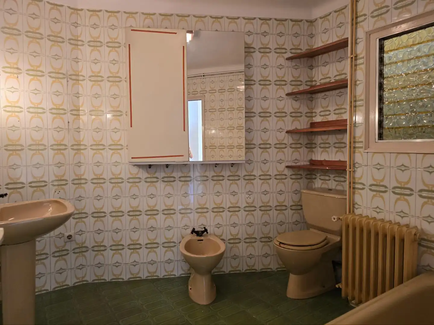 Baño de Ático en venta en Terrassa con Calefacción, Terraza y Alarma