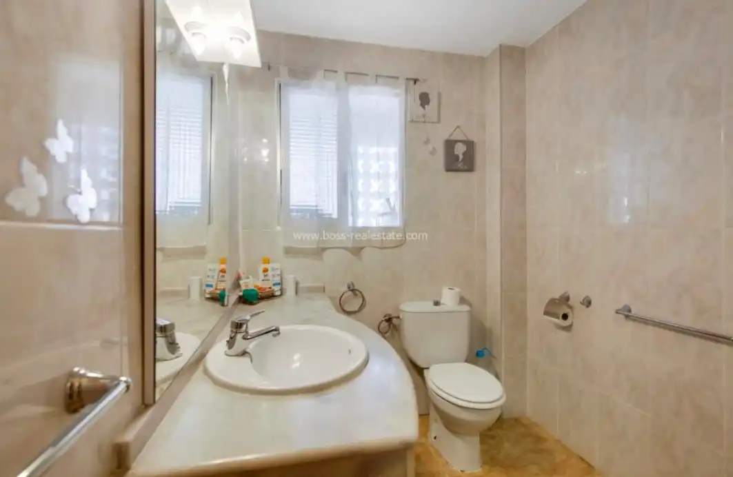 Bathroom of Flat for sale in Benidorm  with Furnished