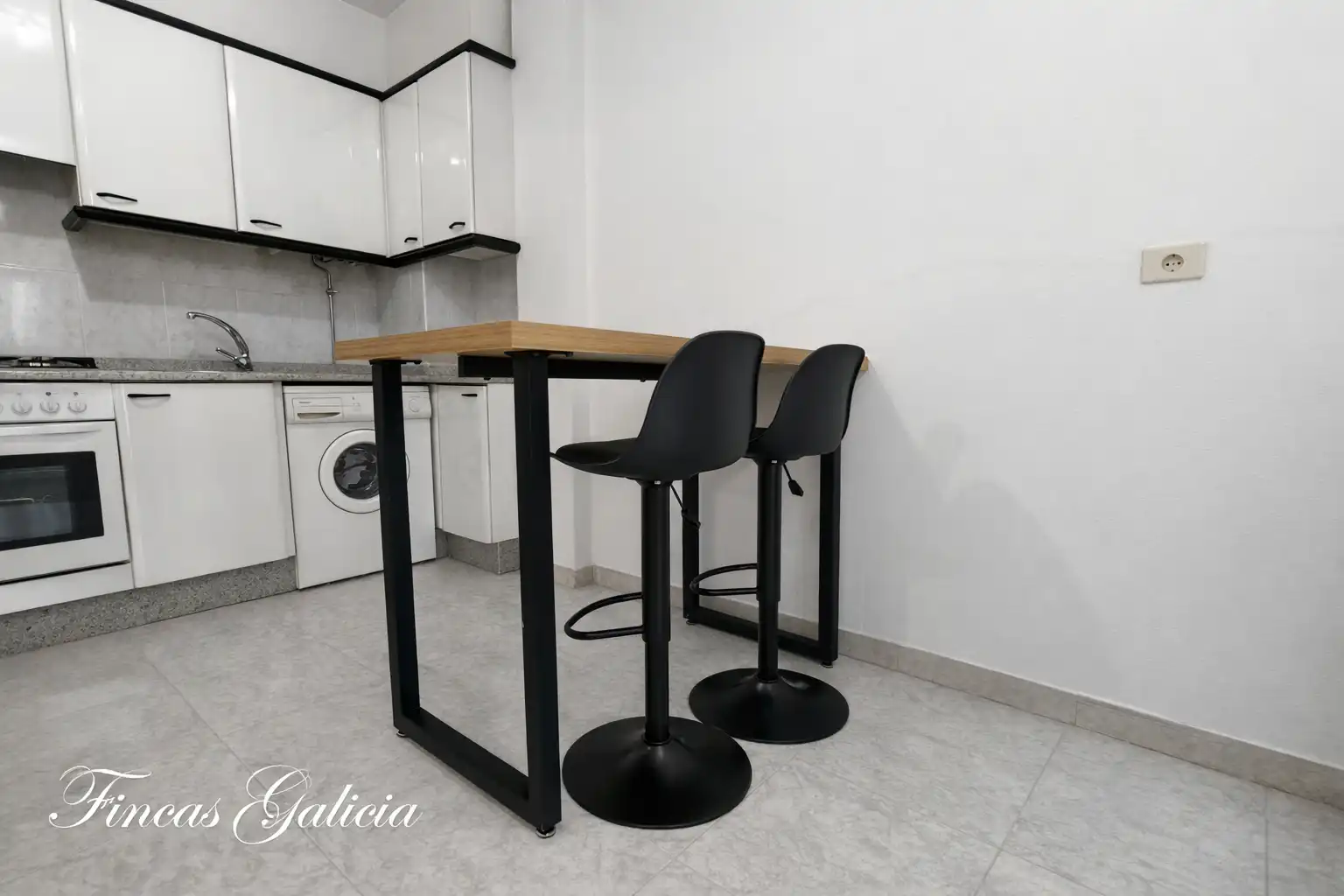 Kitchen of Apartments for rent in Verín  with Furnished