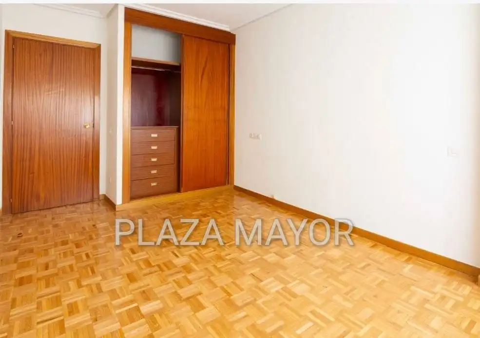 Wohnung zum Verkauf in Salamanca mit Heizung, Parkett und Abstellraum