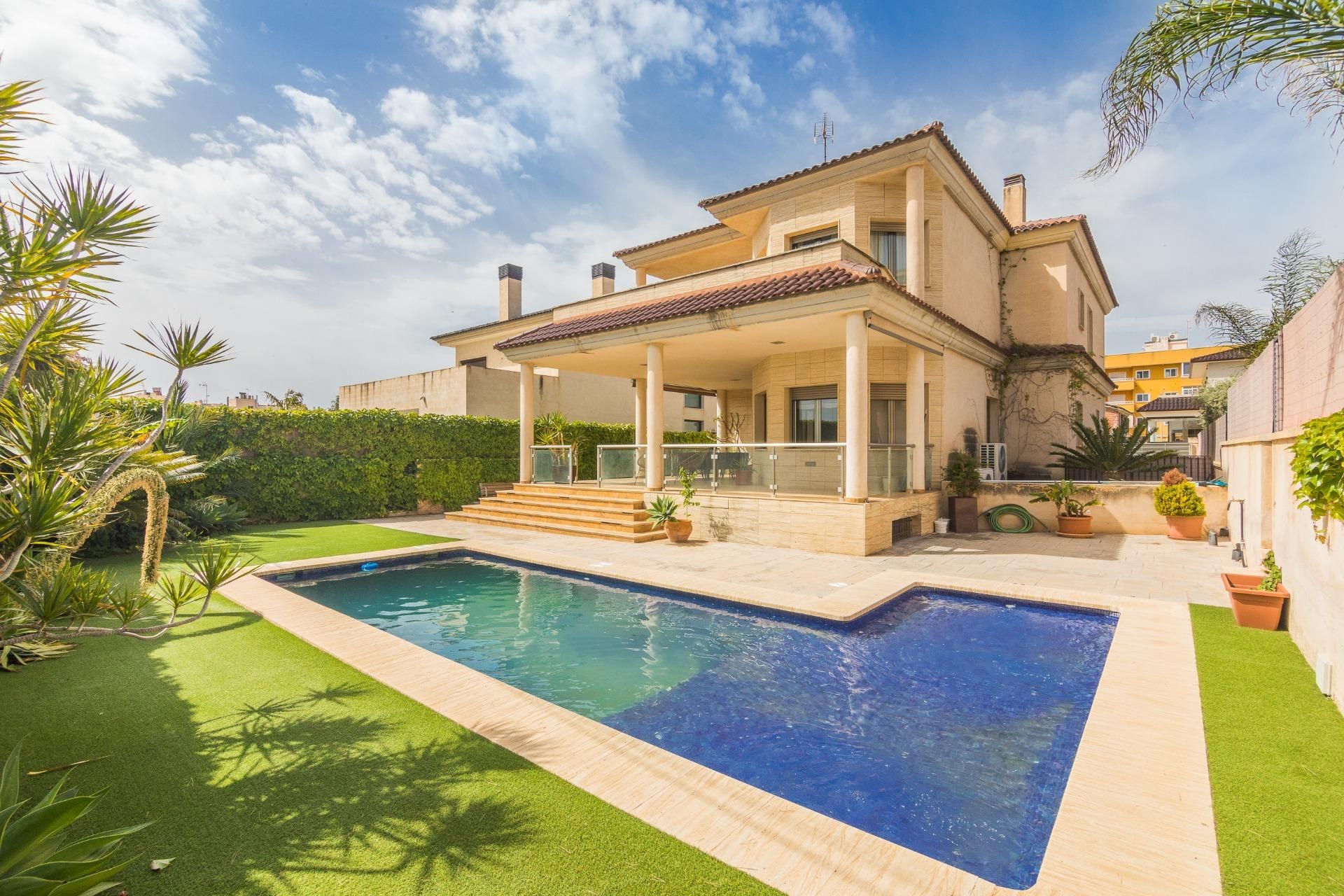 Swimming pool of House or chalet for sale in Elche / Elx  with Air Conditioner, Heating and Private garden