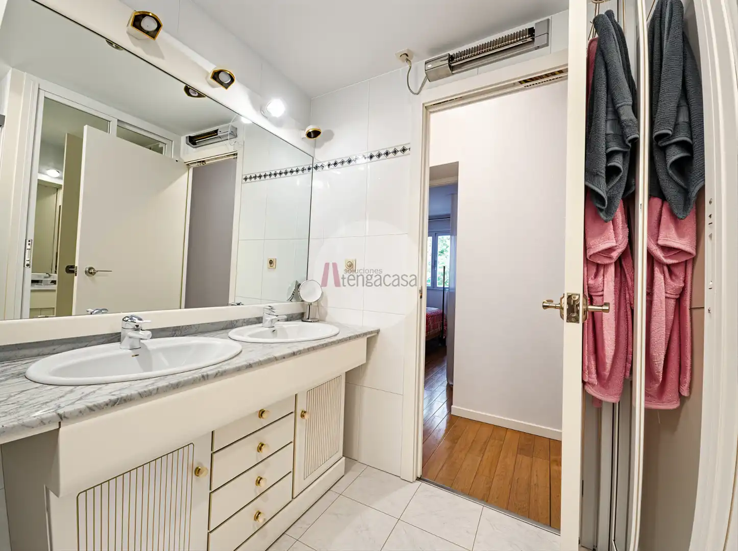 Baño de Piso en venta en Madrid con Calefacción, Parquet y Terraza