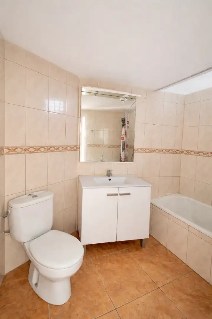 Baño de Piso en venta en Adeje con Terraza y Piscina comunitaria