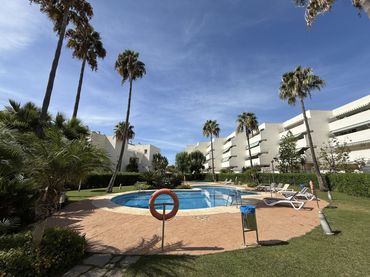 Pis amb piscina en venda a Calle 4 A 12