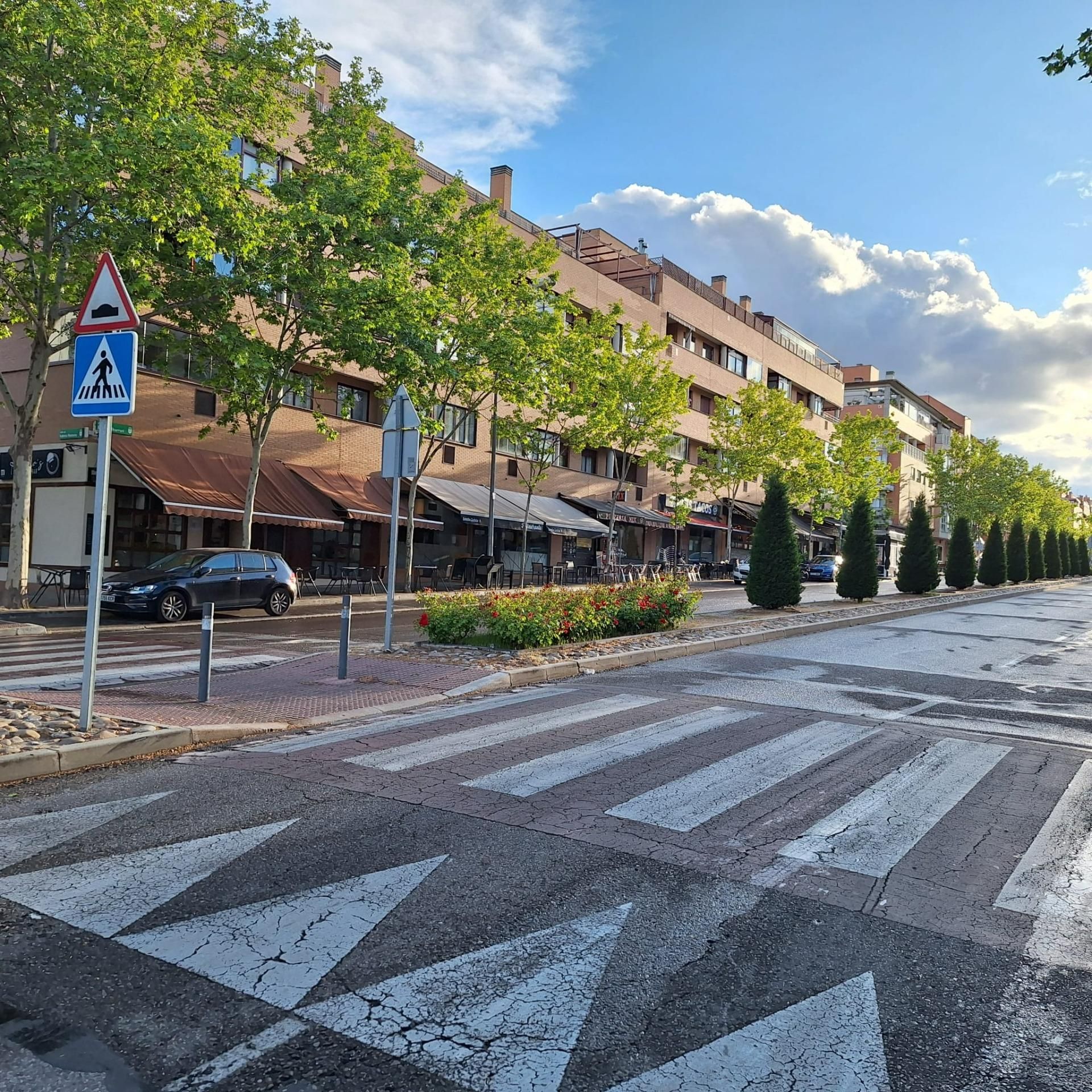 Vista exterior de Local en venda en Alcobendas amb Aire condicionat i Moblat