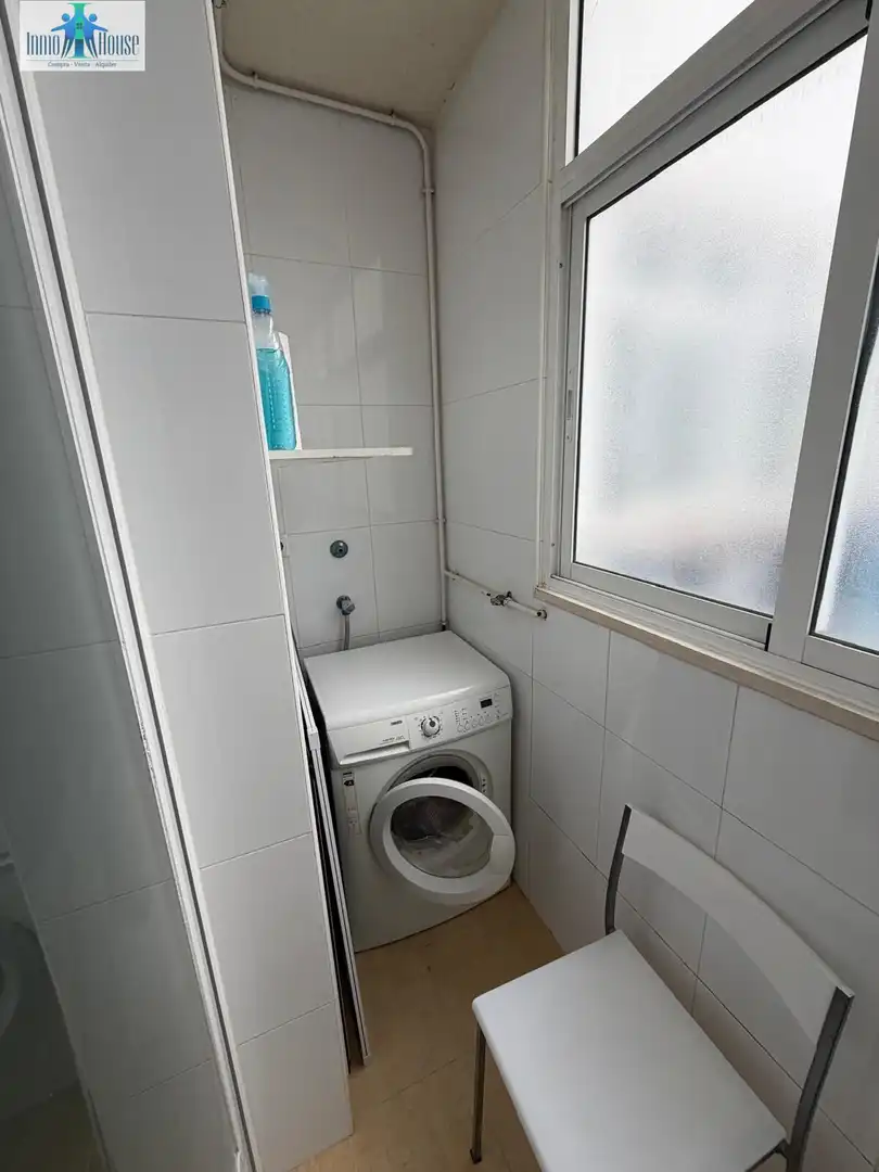 Badezimmer von Wohnung zur Miete in Albacete mit Klimaanlage, Heizung und Parkett