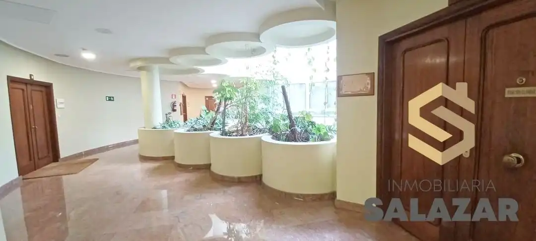 Office space with lift for sale in Colón de Larreátegui Kalea