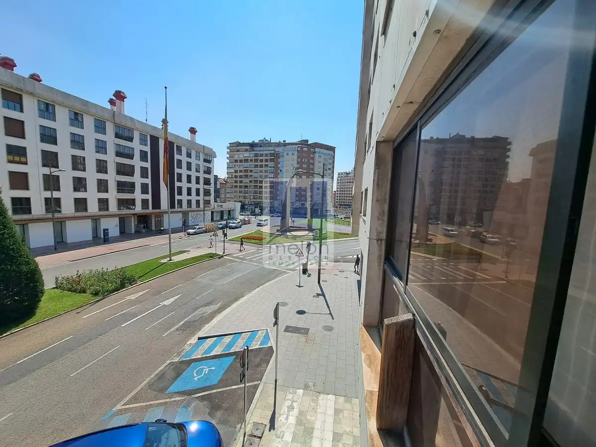 Pis amb ascensor en venda a AVDA.REYES CATOLICOS