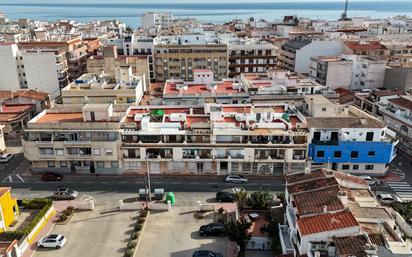 Vista exterior de Àtic en venda en Torrevieja amb Aire condicionat, Calefacció i Terrassa