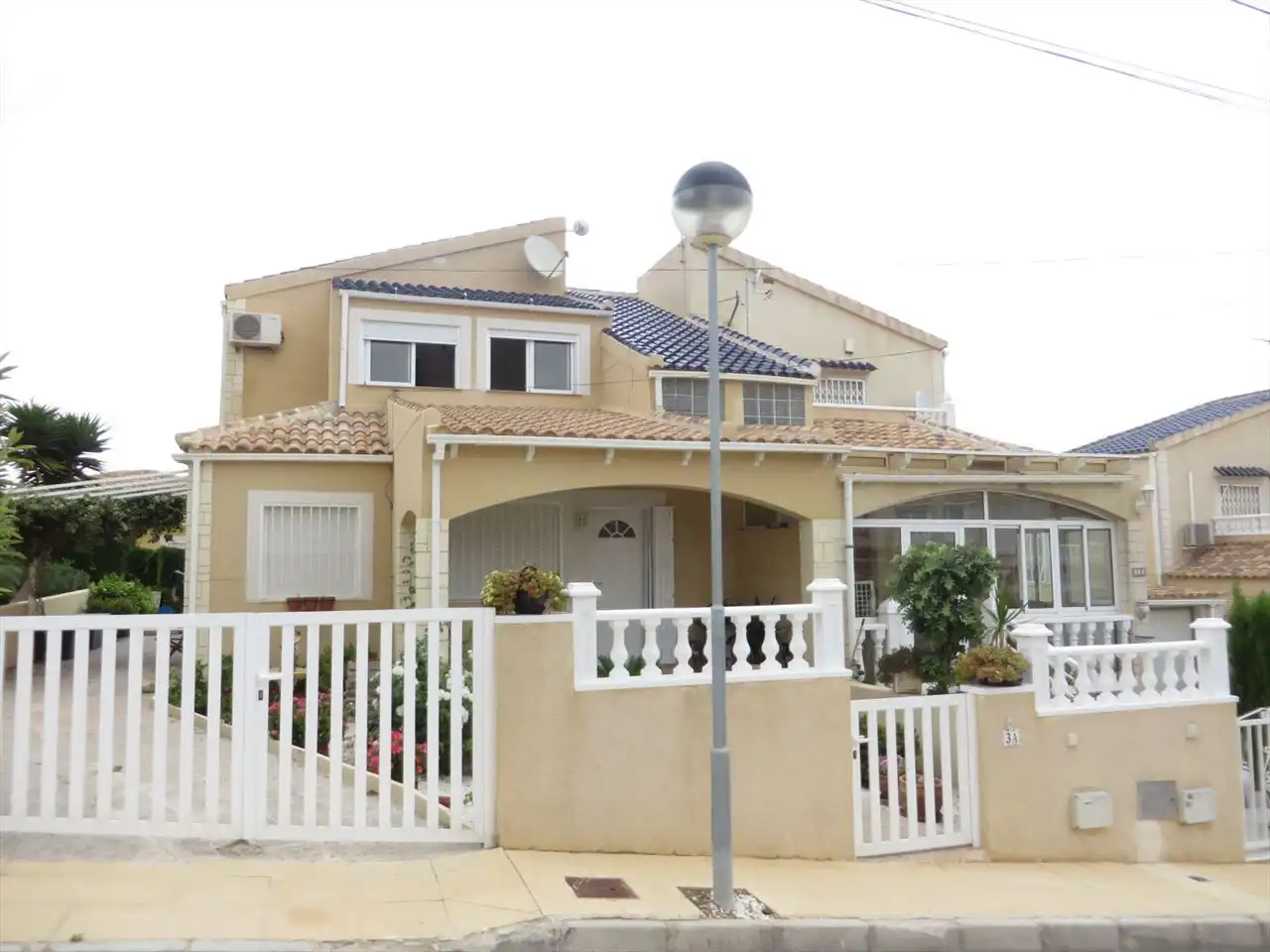 Terraced house with garden for sale in Calle Torremolinos 3