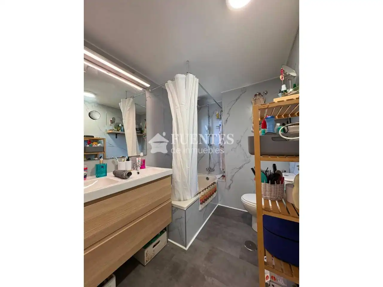 Habitación de Piso en venta en Alicante / Alacant con Aire acondicionado, Terraza y Piscina comunitaria