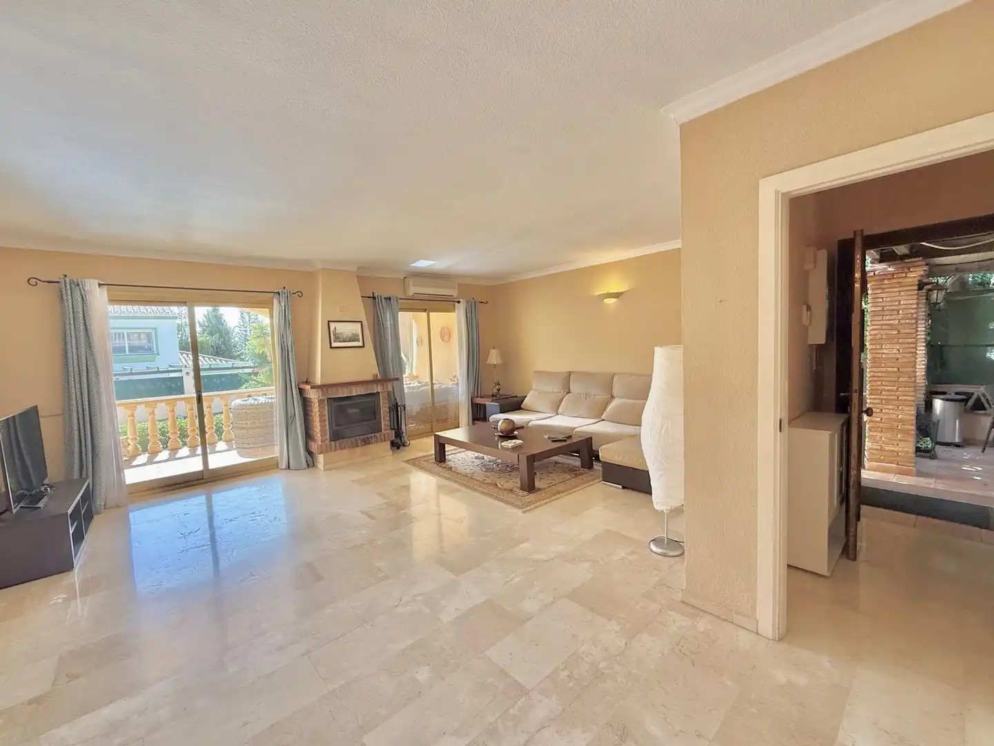 Living room of Detached homes for sale in Mijas  with Air Conditioner, Heating and Private garden