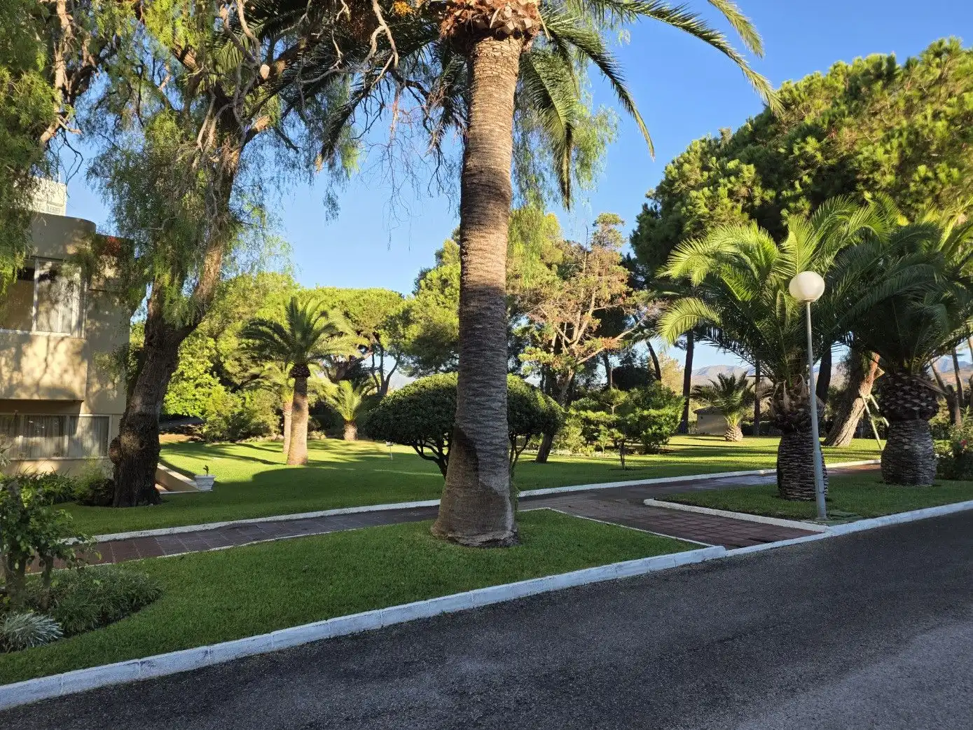 Jardí de Estudi en venda en Marbella amb Terrassa, Moblat i Piscina comunitària