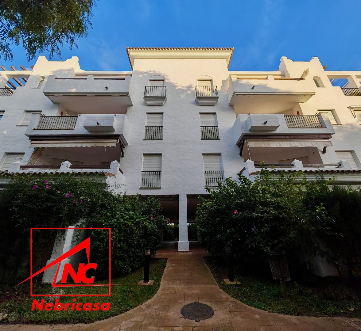 Vista exterior de Pis en venda en Rota amb Aire condicionat i Piscina