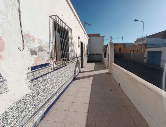 Vista exterior de Casa adosada en venda en  Almería Capital