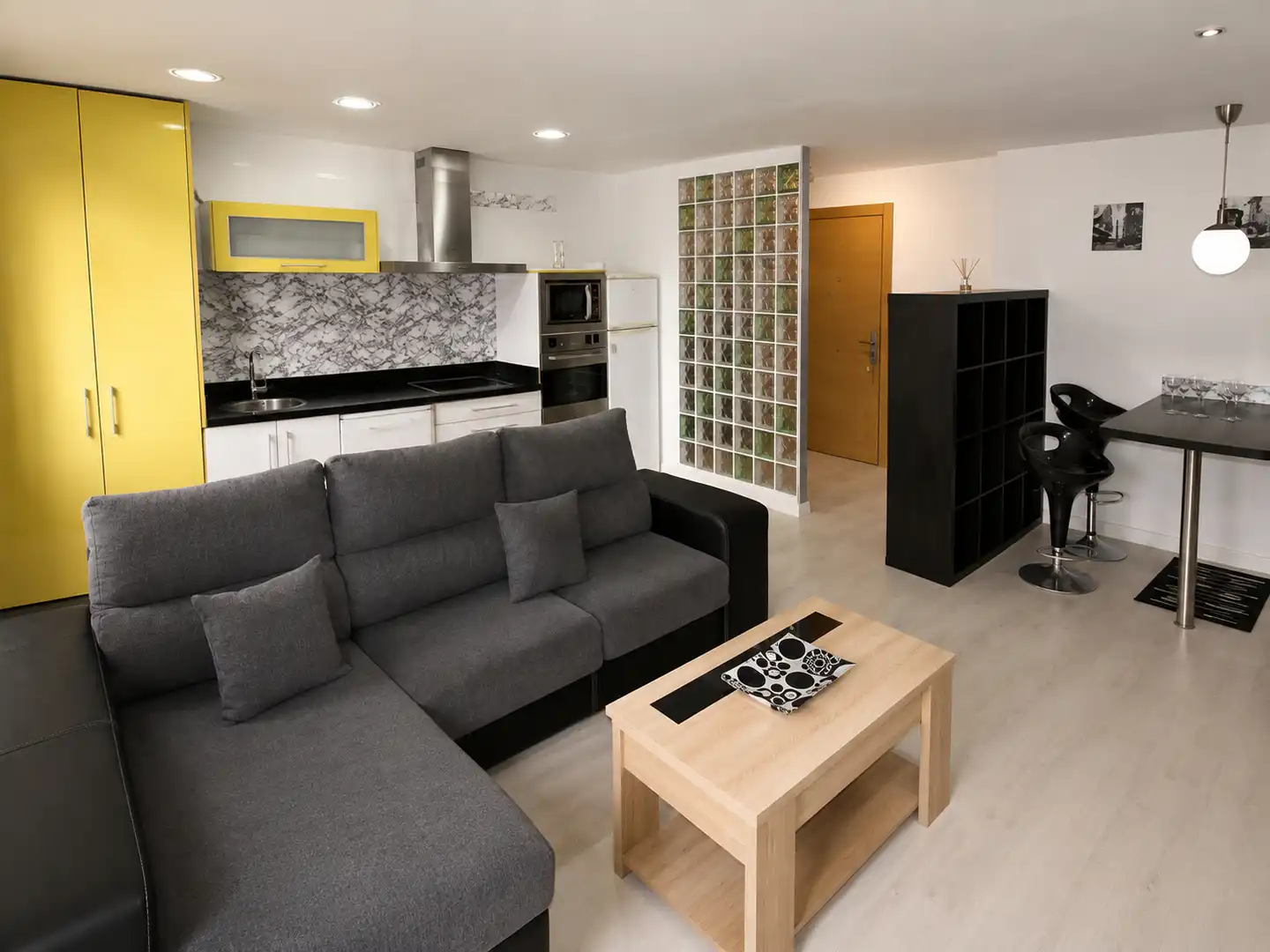 Living room of Flat for rent in Gijón   with Heating, Parquet flooring and Storage room