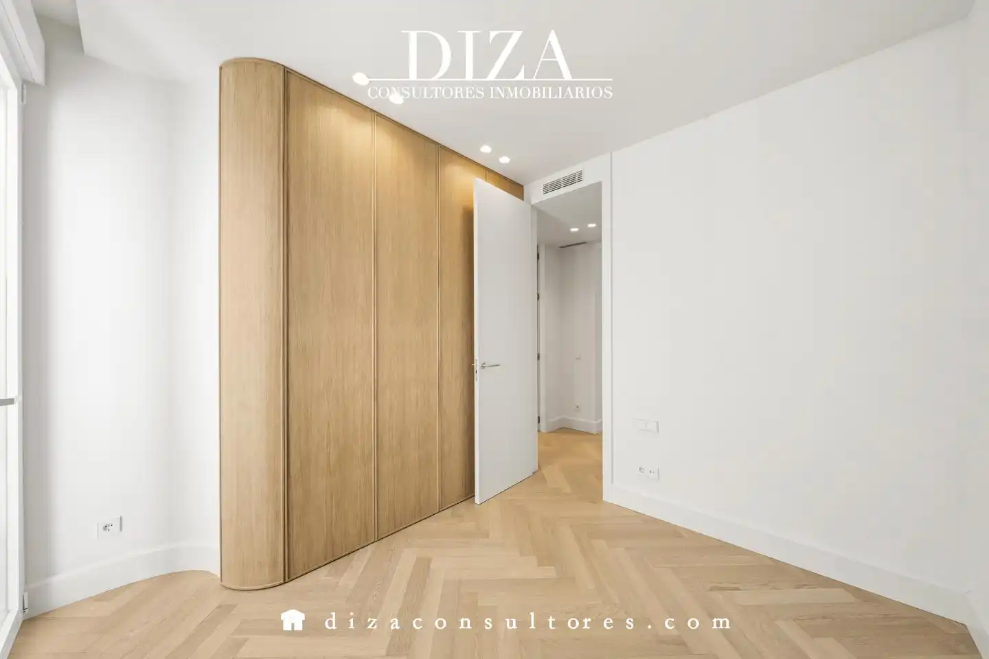 Bedroom of Flat for sale in Madrid  with Air Conditioner, Heating and Parquet flooring