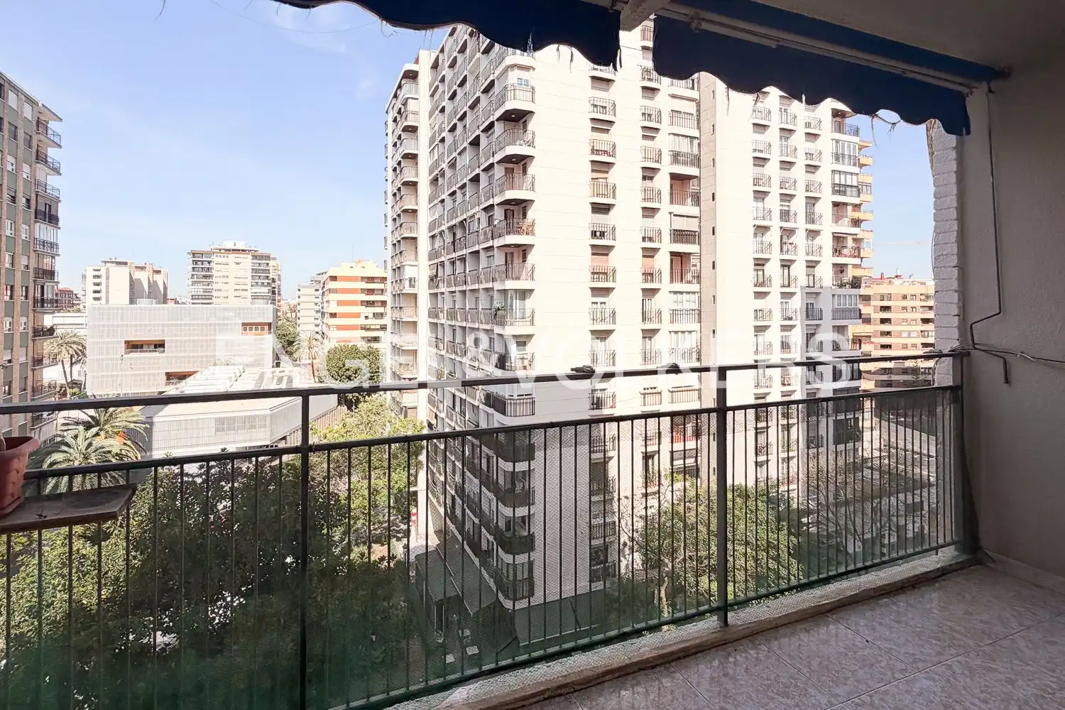 Exterior view of Flat for rent in  Valencia Capital  with Air Conditioner, Heating and Terrace