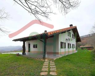 Vista exterior de Casa o xalet en venda en Etxalar amb Calefacció, Jardí privat i Terrassa