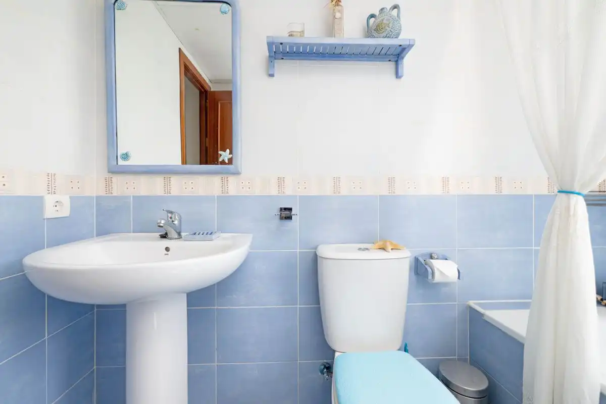 Baño de Casa adosada en venta en Espartinas con Calefacción y Amueblado