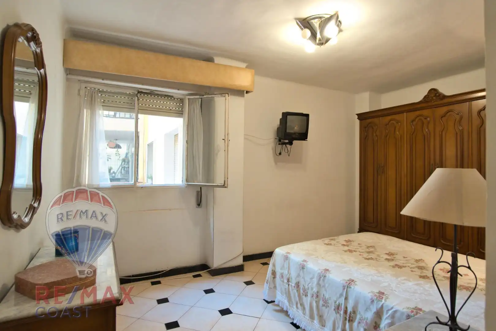 Habitación de Piso en venta en Málaga con Terraza y Alarma