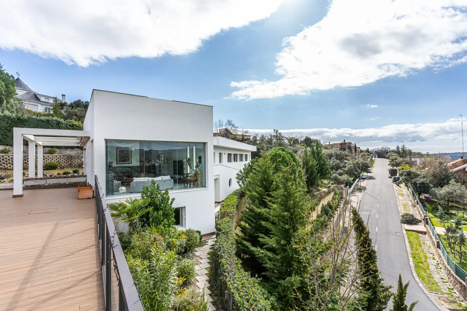Vista exterior de Casa o xalet en venda en Las Rozas de Madrid amb Aire condicionat, Calefacció i Jardí privat