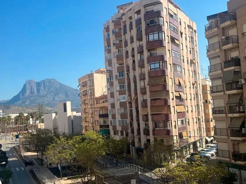 Vista exterior de Àtic en venda en Villajoyosa / La Vila Joiosa amb Moblat, Forn i Rentadora