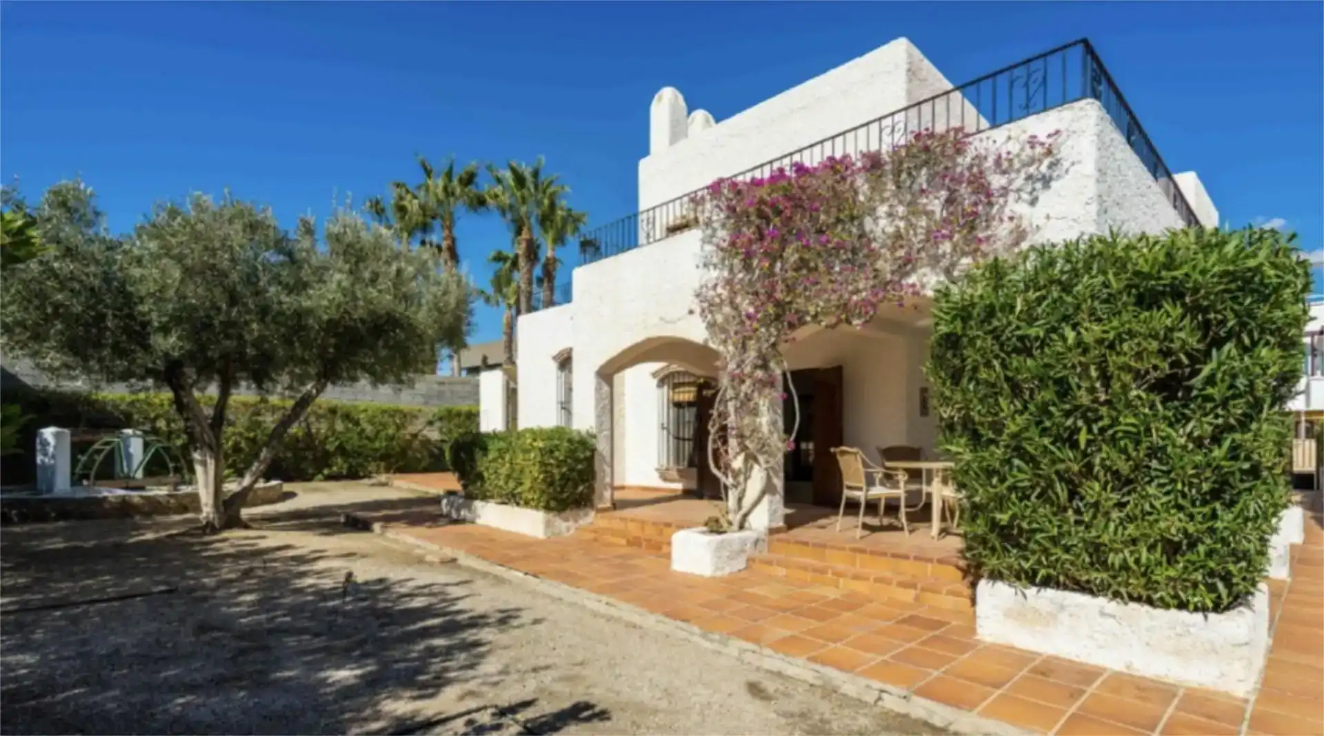 Vista exterior de Casa o xalet de lloguer en Carboneras amb Aire condicionat, Jardí privat i Parquet