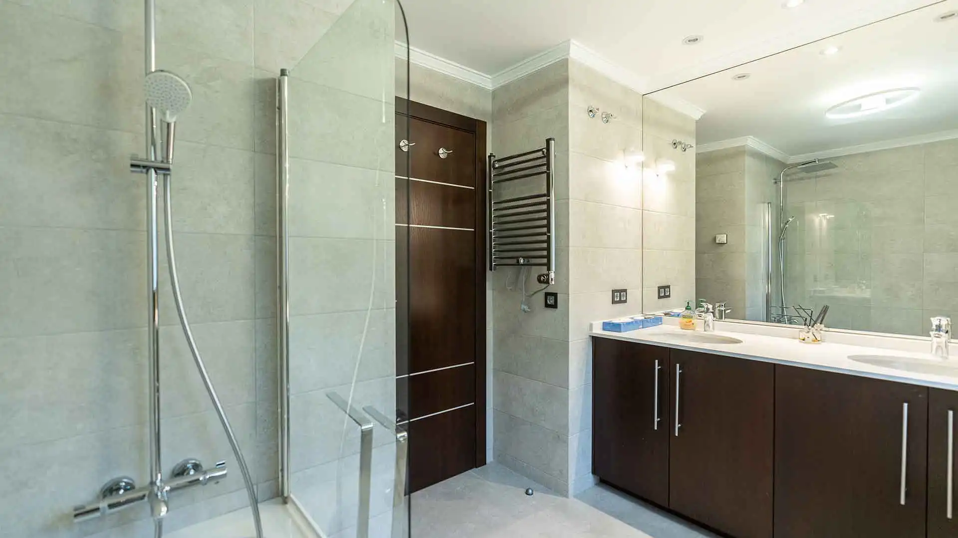 Baño de Casa o chalet de alquiler en Marbella con Aire acondicionado, Jardín privado y Terraza