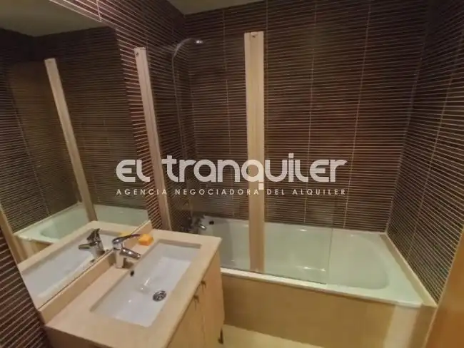 Badezimmer von Wohnung zur Miete in Madrid mit Klimaanlage, Terrasse und Schwimmbad