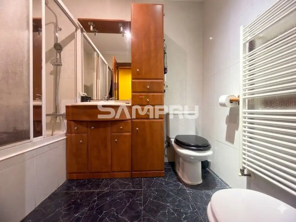 Badezimmer von Wohnung zum Verkauf in Aramaio mit Heizung und Abstellraum