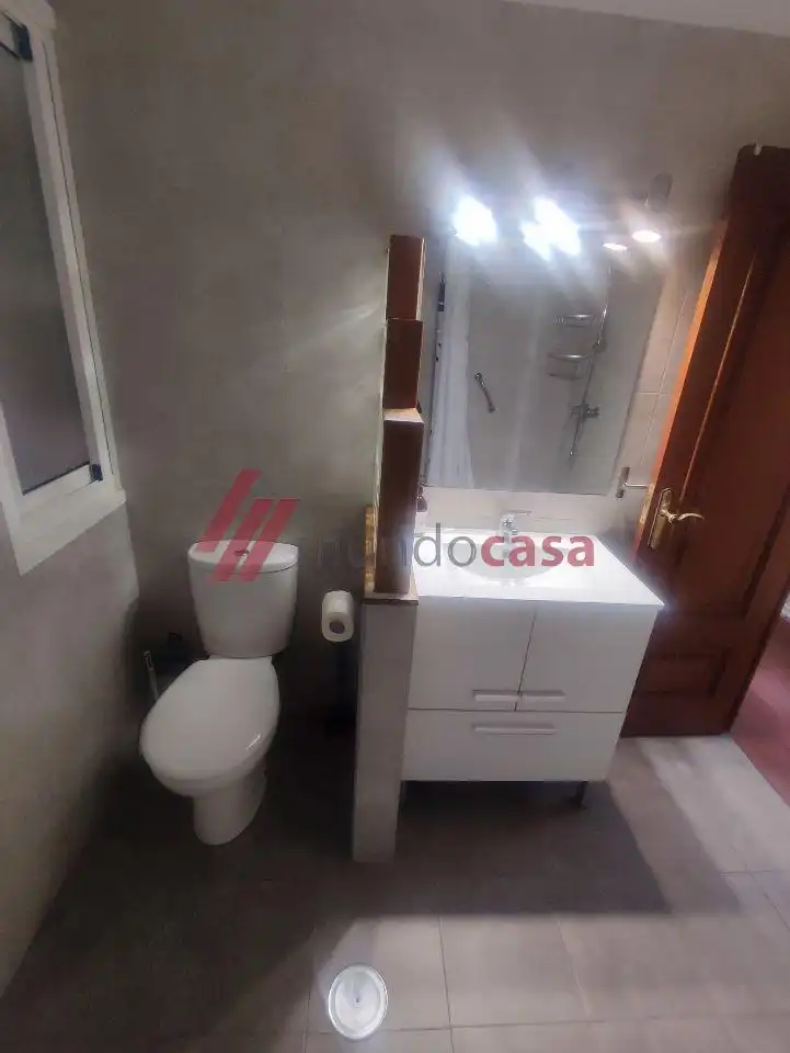 Baño de Piso de alquiler en Ferrol con Calefacción, Parquet y Amueblado