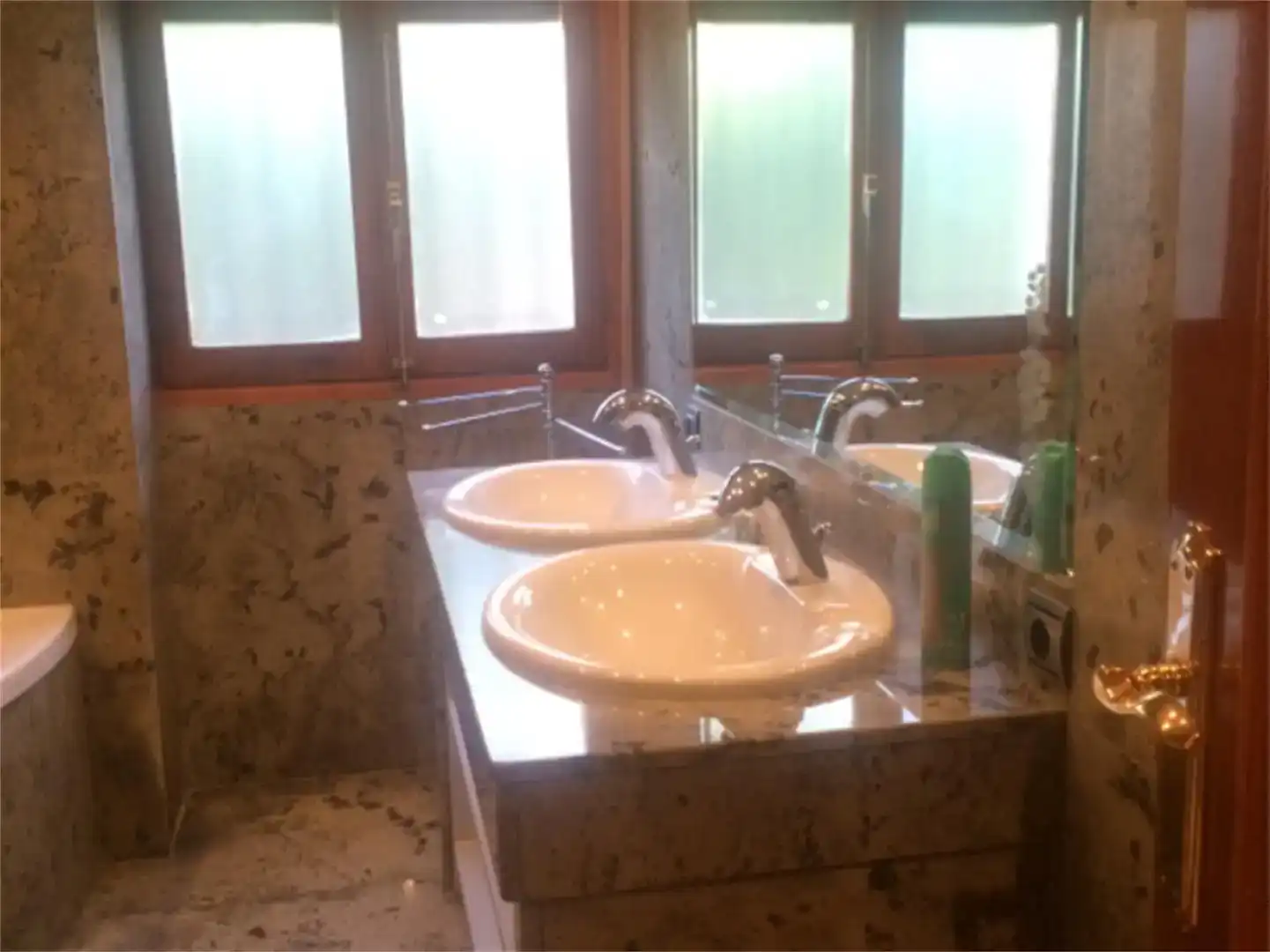 Baño de Piso en venta en Saucedilla con Aire acondicionado, Jardín privado y Amueblado