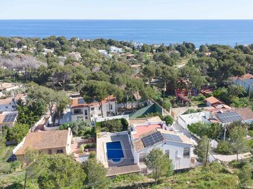 Villa con piscina in vendita a Centro Urbano