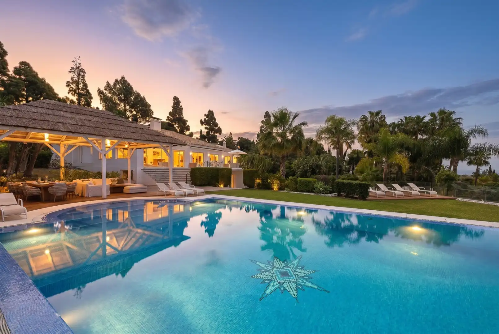 Schwimmbecken von Haus oder Chalet zum Verkauf in Marbella mit Klimaanlage, Privatgarten und Terrasse