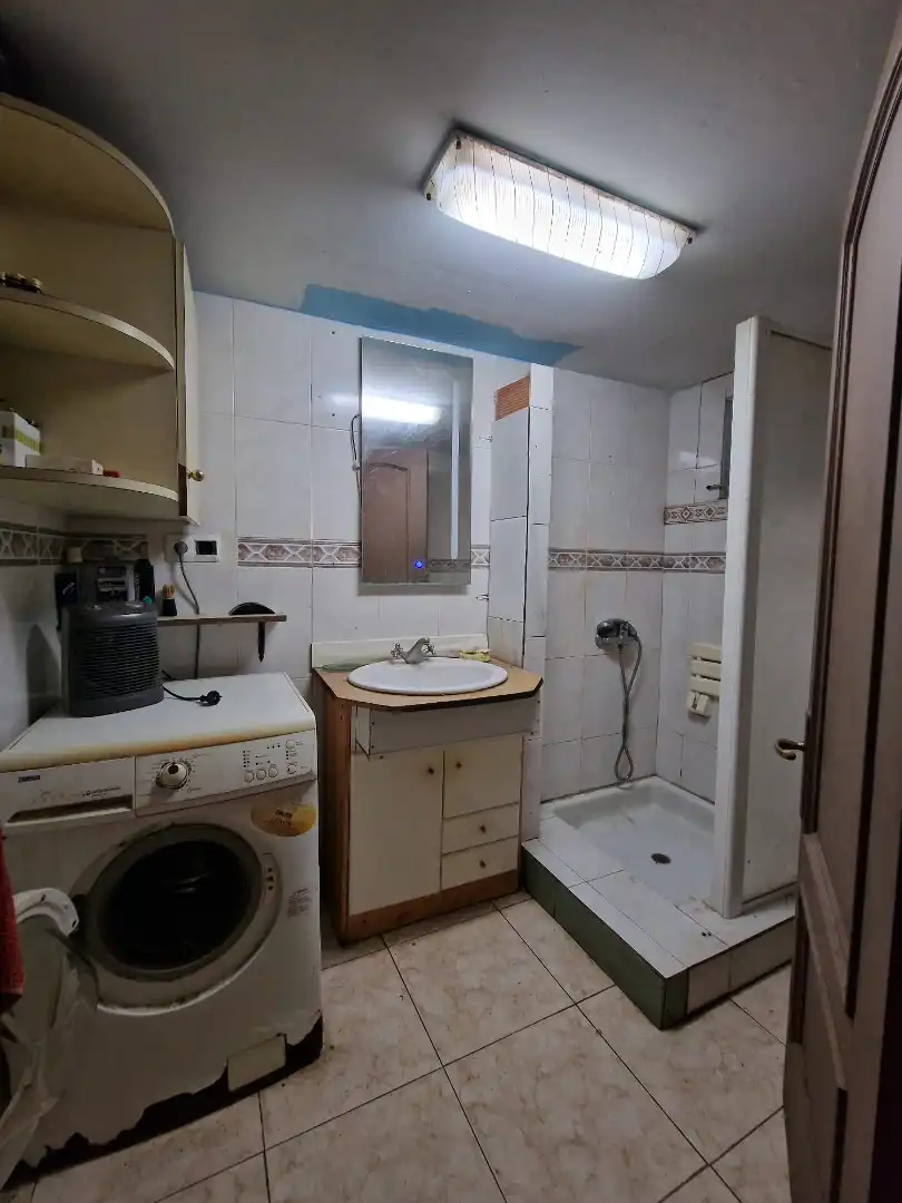 Badezimmer von Einfamilien-Reihenhaus zum Verkauf in Santander