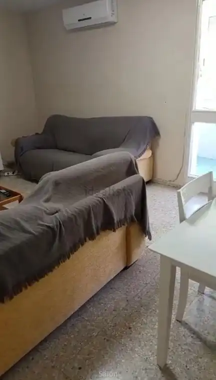 Sala d'estar de Pis de lloguer en Jaén amb Aire condicionat, Terrassa i Moblat