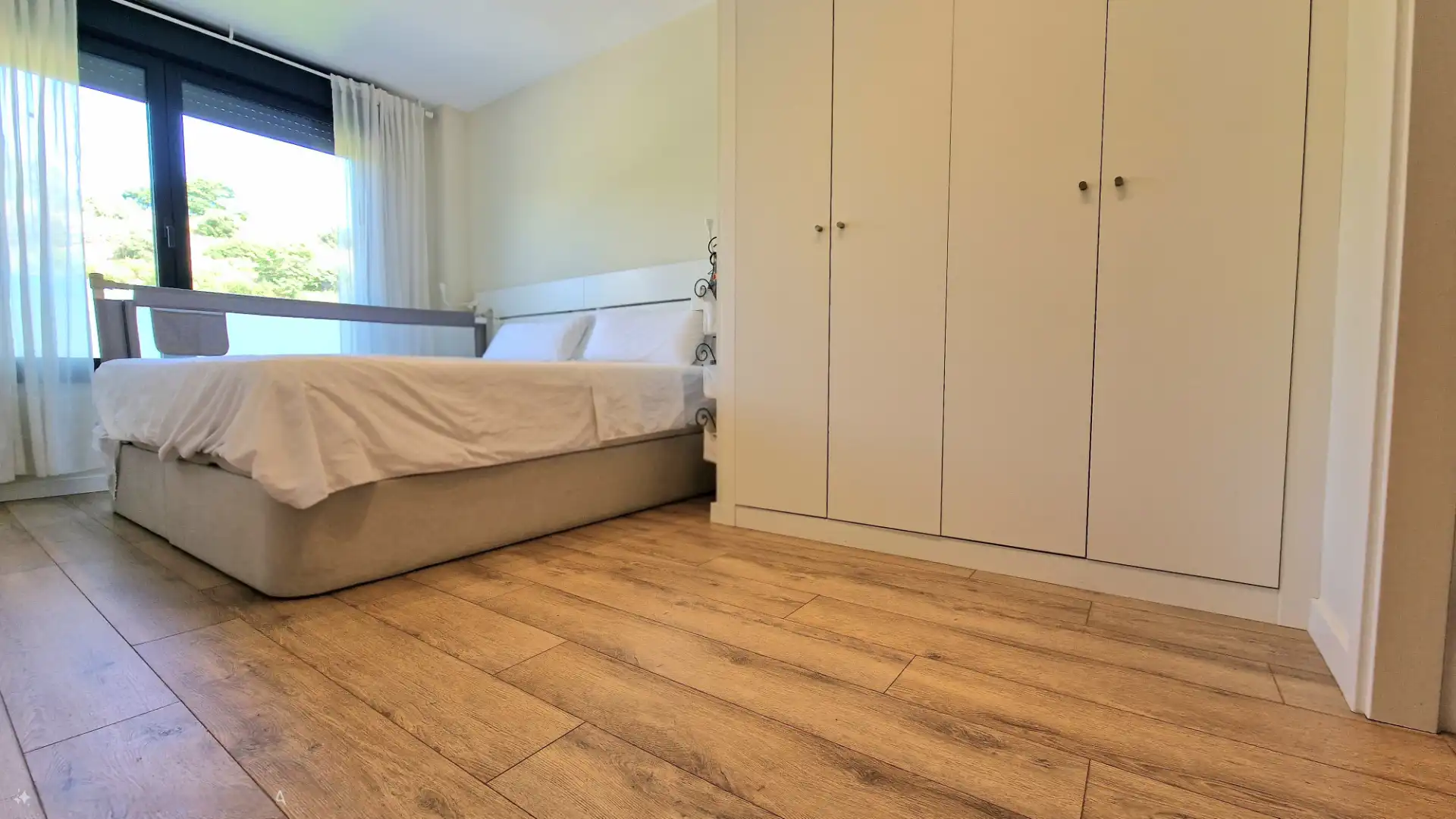 Schlafzimmer von Dachboden zum Verkauf in San Juan de Aznalfarache mit Klimaanlage, Abstellraum und Gemeinschaftspool
