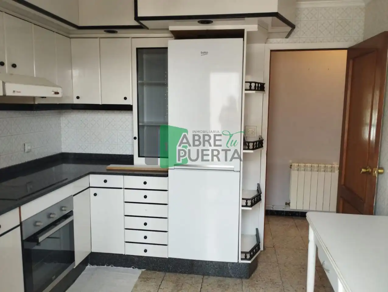 Cocina de Piso en venta en San Miguel de la Ribera con Calefacción, Trastero y Amueblado
