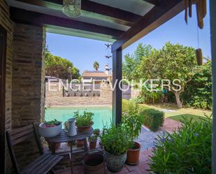 Vista exterior de Casa o xalet en venda en El Puerto de Santa María amb Aire condicionat, Terrassa i Piscina