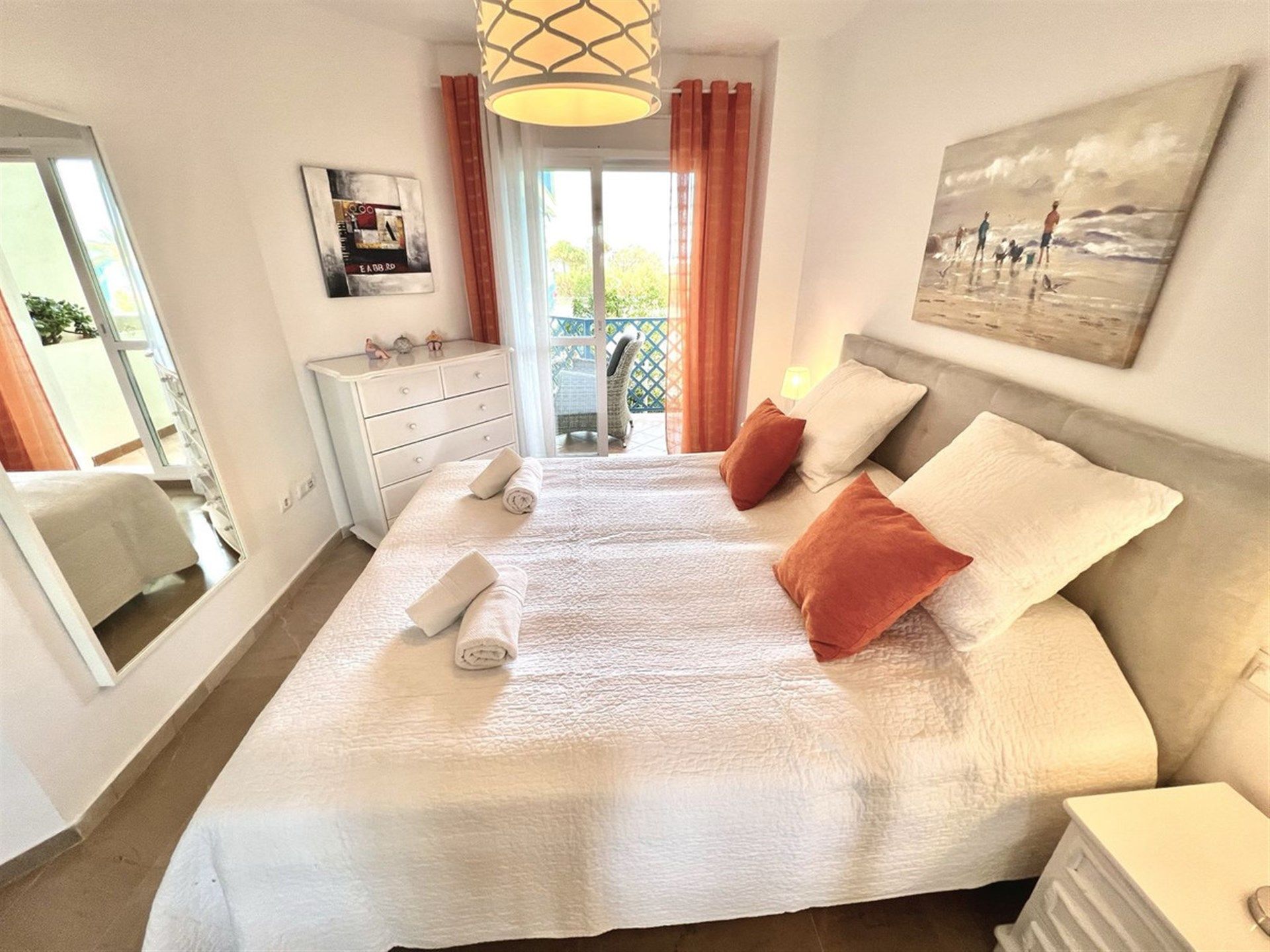 Dormitori de Apartament en venda en Estepona amb Aire condicionat i Terrassa