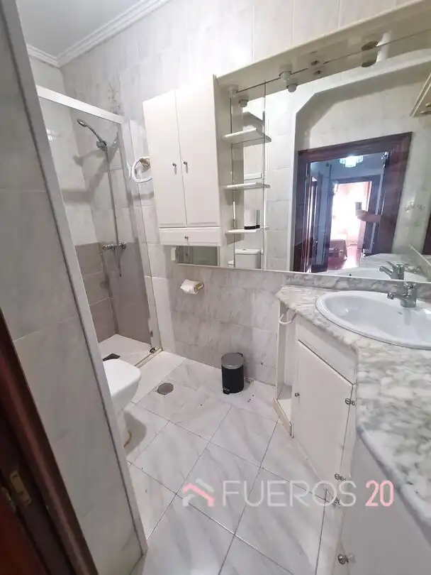 Badezimmer von Wohnung zum Verkauf in Barakaldo  mit Heizung und Möbliert