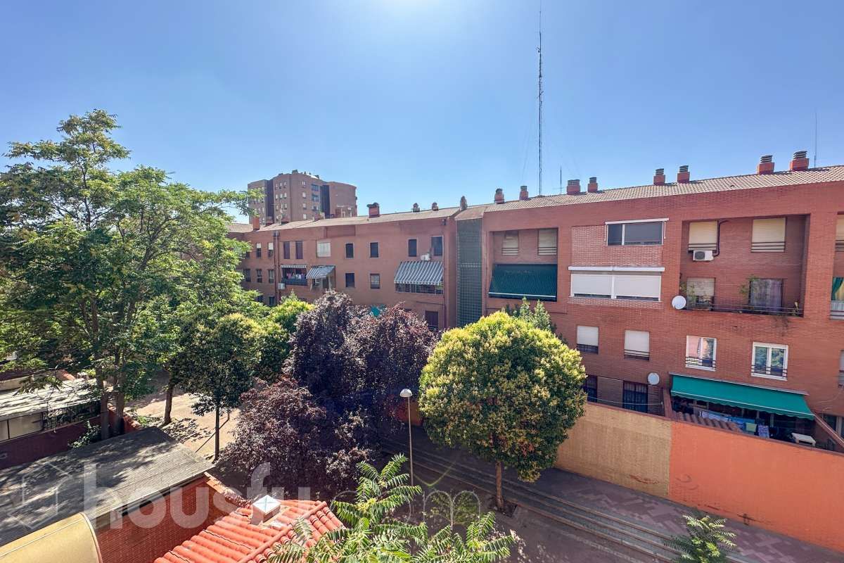 Vista exterior de Dúplex en venda en  Madrid Capital amb Aire condicionat, Calefacció i Balcó