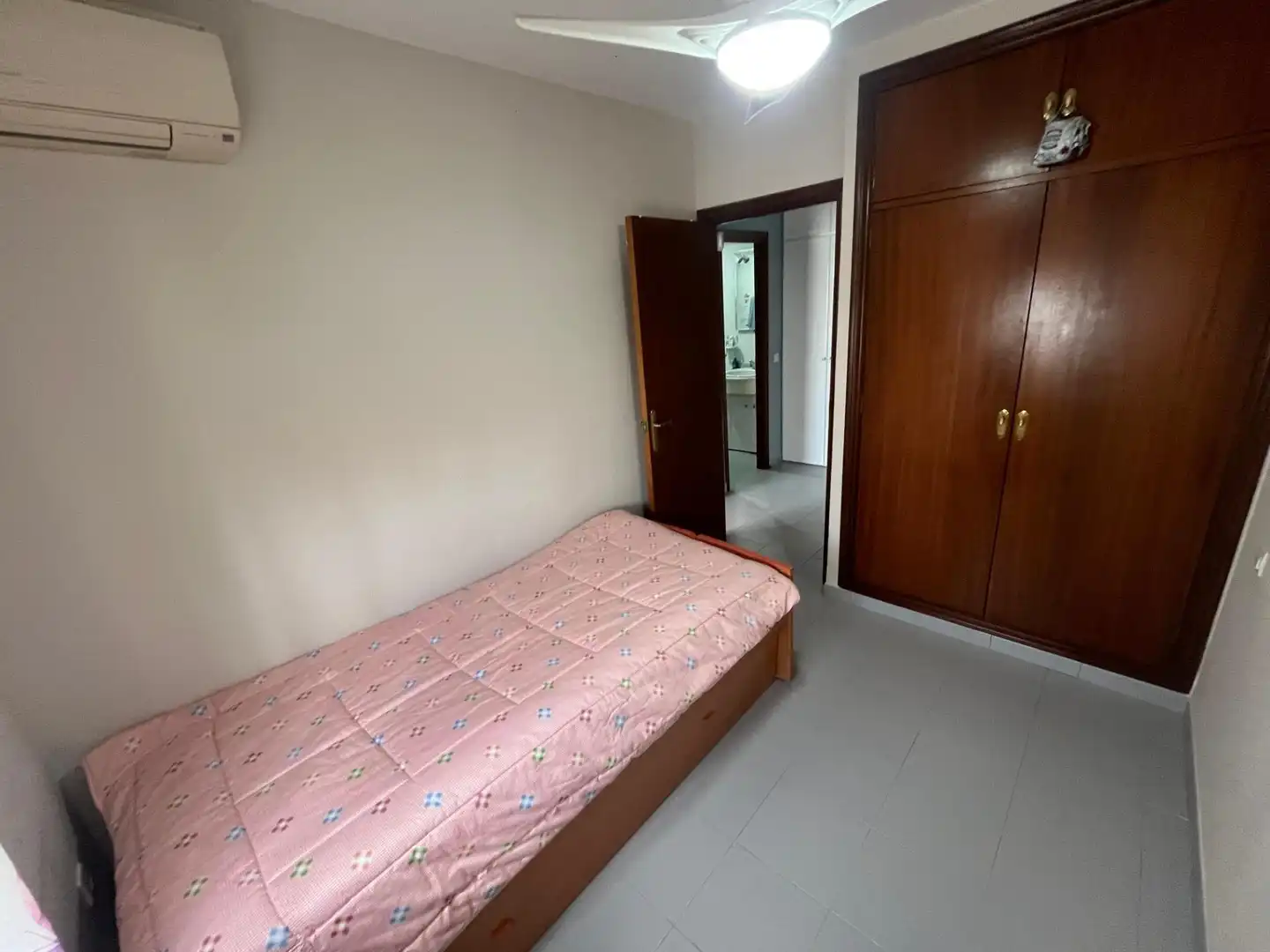 Schlafzimmer von Einfamilien-Reihenhaus zum Verkauf in El Portil mit Möbliert und Balkon