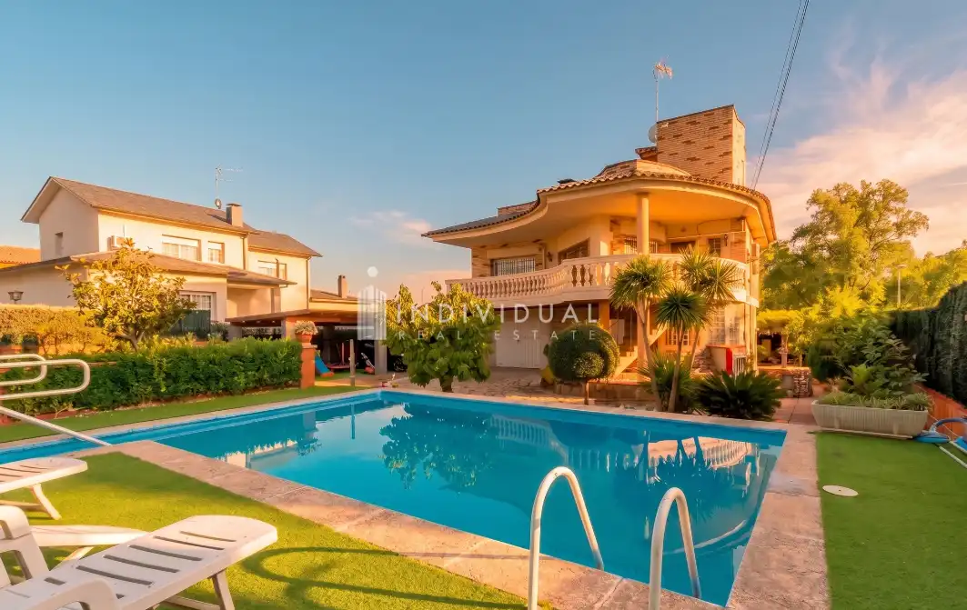 Piscina de Casa o chalet en venta en Santa Eulàlia de Ronçana con Aire acondicionado, Jardín privado y Parquet